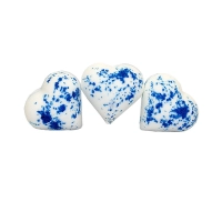 Verteilung von herzförmigen Brausebädern mit Blue Sensation-Geschmack